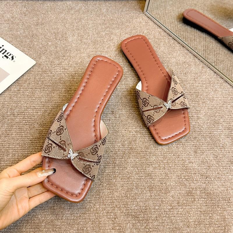 Große Größe flacher Boden einfarbig bedruckte Hausschuhe Damenbekleidung leichte Strandsandalen