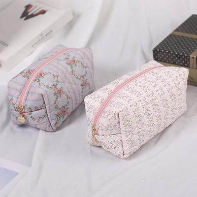 Women Floral Cosmetic Bag Large Capacity Cotton Aesthetic Toiletry Purse Zipper Closure Padded Organizer Bag Girls Daily Handbag
