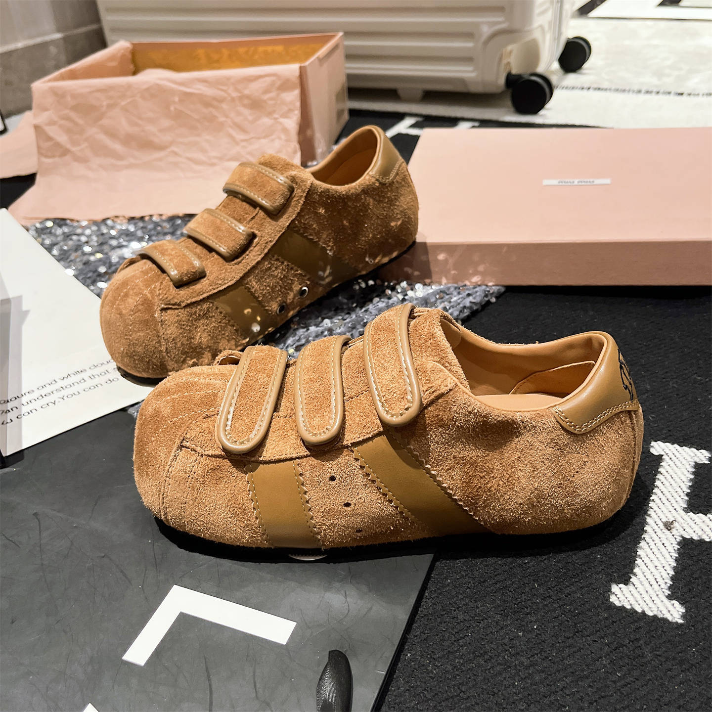 

2025 autumn new matte Velcro Kapibara big head casual board shoes German training shoes flat single shoes women 34 верблюд