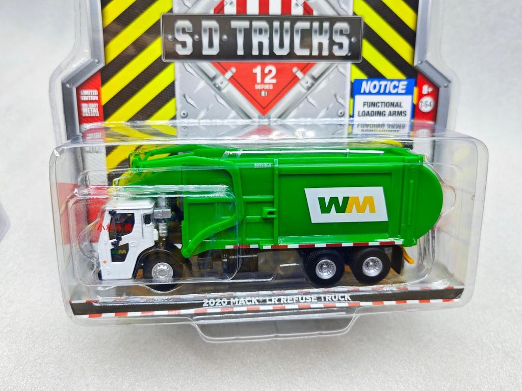 GreenLight 1:64 2020 Mack LR Refuse truck Simulation mini alloy car model decoration gift toy