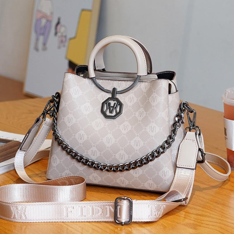 

2025 новая нишевая портативная сумка-ведро модная универсальная сумка-мессенджер из мягкой кожи