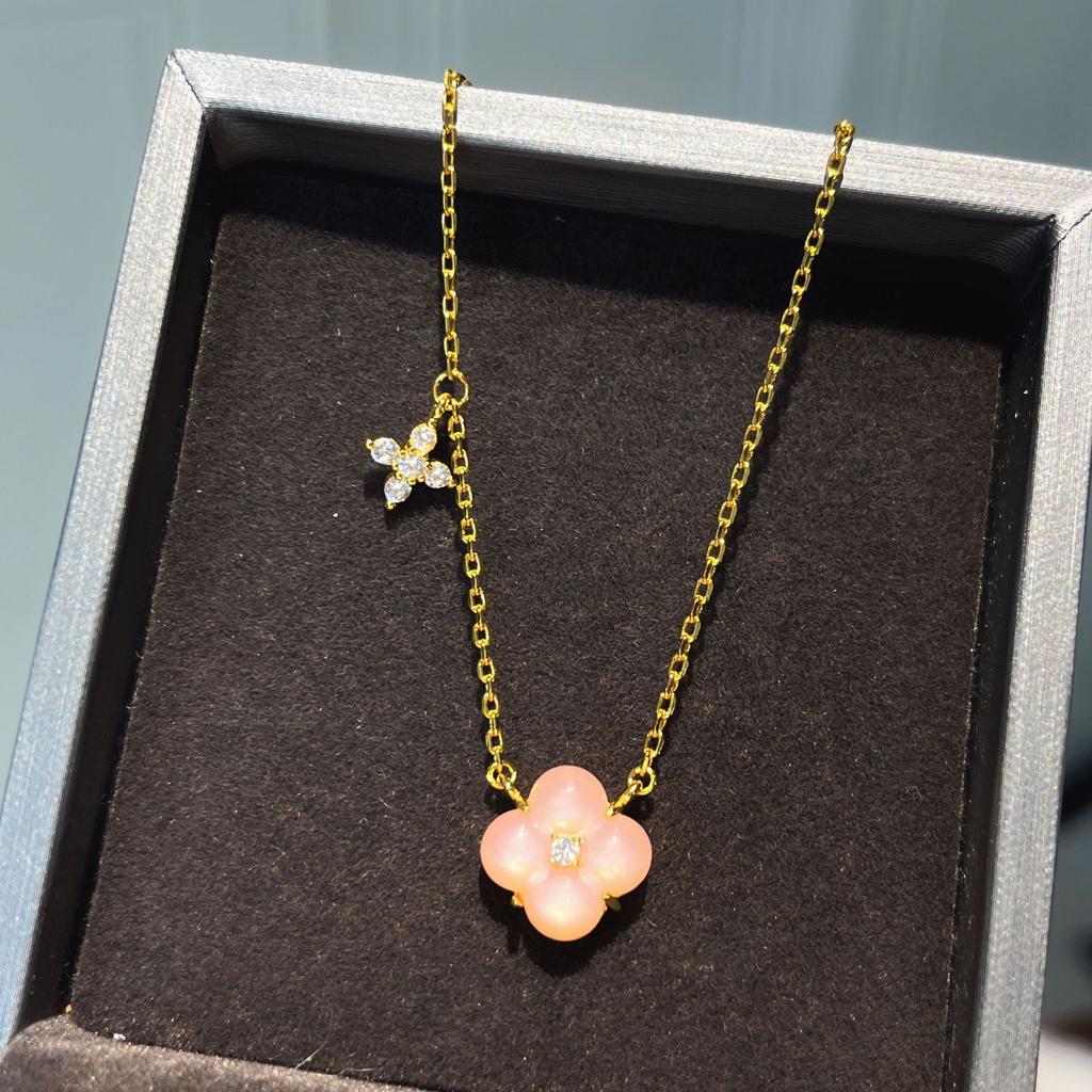 Treating Pool Natural Fritillary Four Leaf Flower Necklace Retro Light Luxury White High-End Flower Clavicle Chain