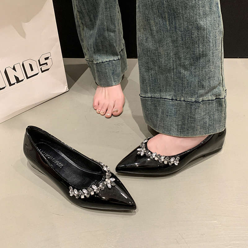 2025 new French evening wind rhinestone pointed flat shoes women's shallow mouth inner height increase single shoes commuter soft sole women's shoes