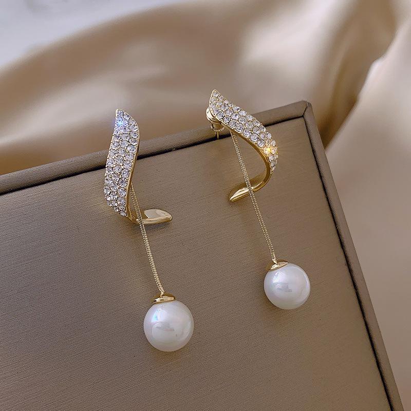 

French fairy pearl spiral earrings and earrings are suitable for girls holiday parties, sweet dates, and certified earrings