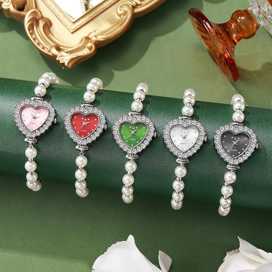 Nouvelle Montre pour Femme en Forme de Cœur à la Mode Montre Fleur pour Dames avec Bracelets Réglables Montres-bracelets