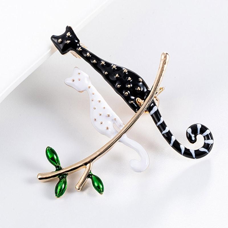 White Cat Lapel Pin for Women Lazy Cat Tree Pin Exquisite Enamel Cute Cat Branch Pin Badge Lapel Pin Jewelry Ornament