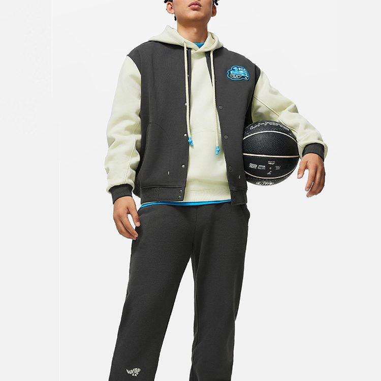Li Ning Basketball Collection, Letter Print Baseball Collar Fleece Lined Jacket Men's Obsidian Gray AJDU007-5