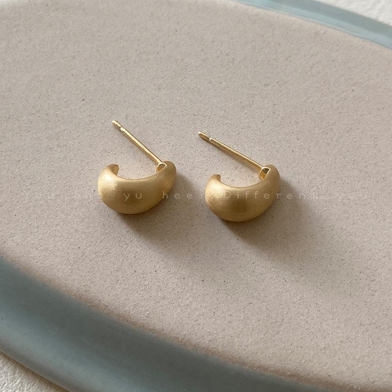 

French gold matte brushed stud earrings women s light luxury high-end design earrings simple commuting ear hole earrings