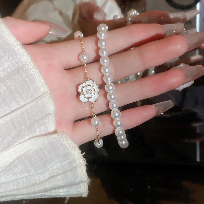 Sweet Drip 2-Piece Camellia Pearl Bracelet, Real Gold Plated, Adjustable and Elegant Women's Jewelry.
