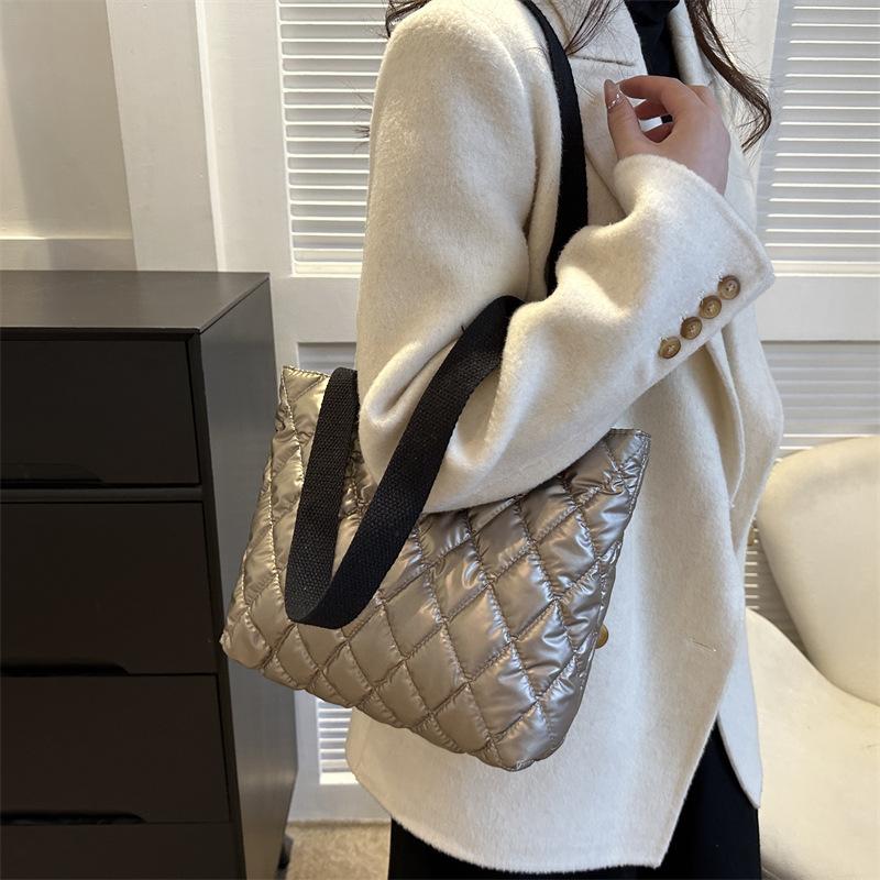 This Year's Popular Cotton Clothes Rhombus Embroidery Thread Handbag 2025 Winter New Versatile Ins Shoulder Armpit Tote Bag