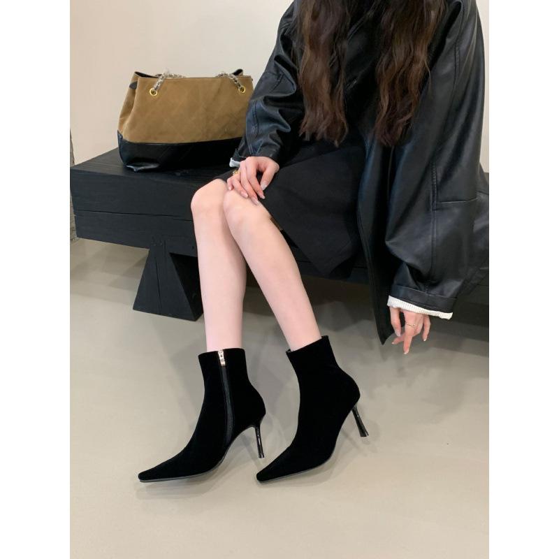 

2025 autumn and winter new square head thin high heel thin boots temperament French high heel short boots suede women s boots 39 коричневый