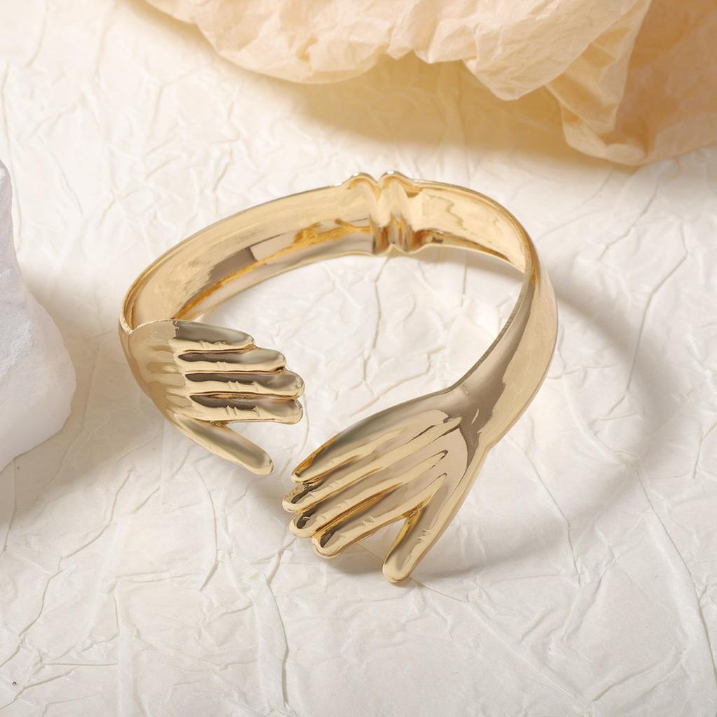 Niche unique design sense, two hands embrace personalized shape, open metal bracelet, irregular curved women's models