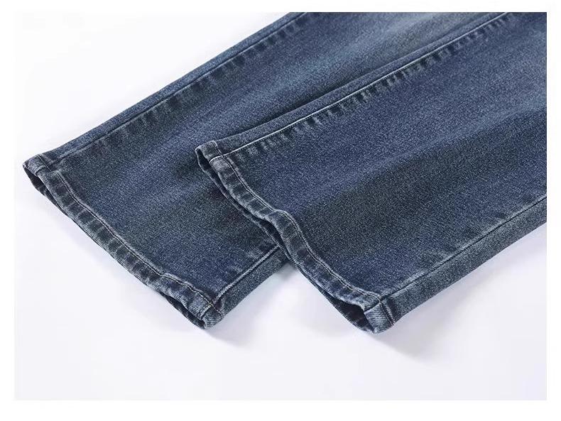 Spring 2025 Women's High-Waisted Wide-Leg and Slimming Straight-Leg Jeans Trend