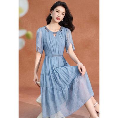 Robe évasée style français Melanie à manches pétales perlées