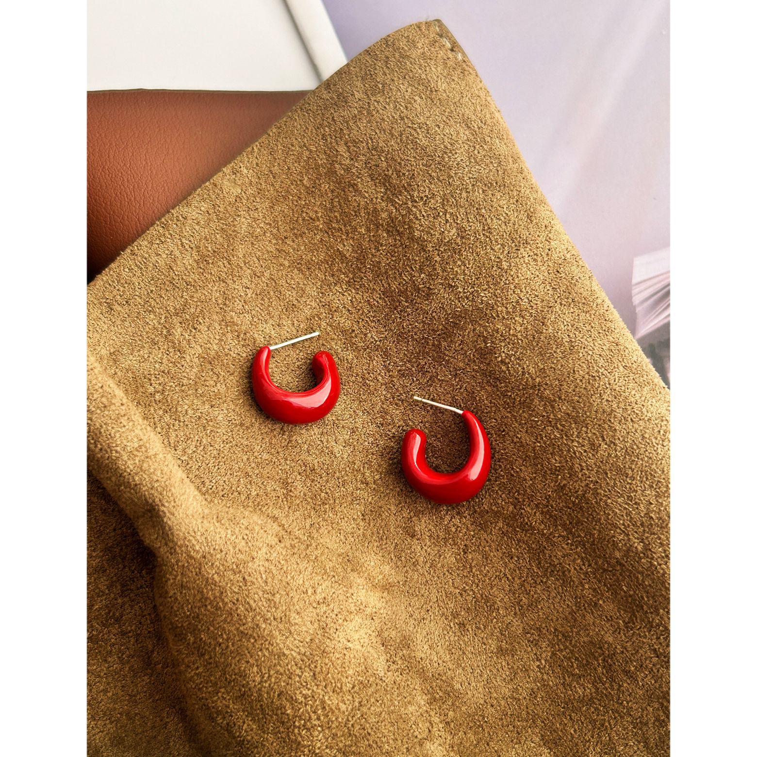 Elegant Retro Enamel Stud Earrings for Women - Versatile High-End Design