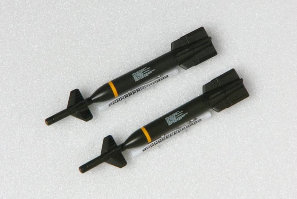 PLATZ US Navy Unmanned Bomber Plastic Model 1/72 X-47B w/GBU-27