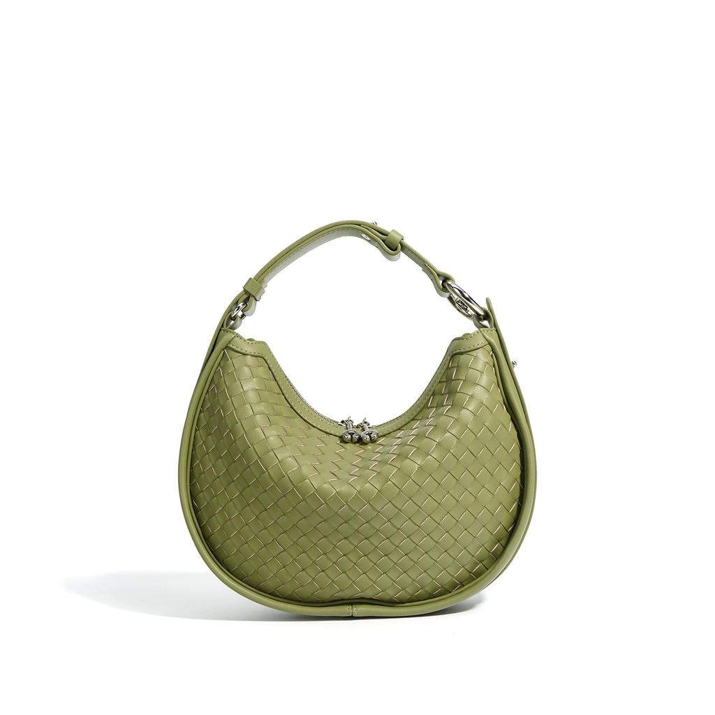 Nová tkaná kabelka půlměsíce z hovězí kůže 2025 jarní a letní móda ležérní přes rameno crossbody kožená podpažní kabelka niche design