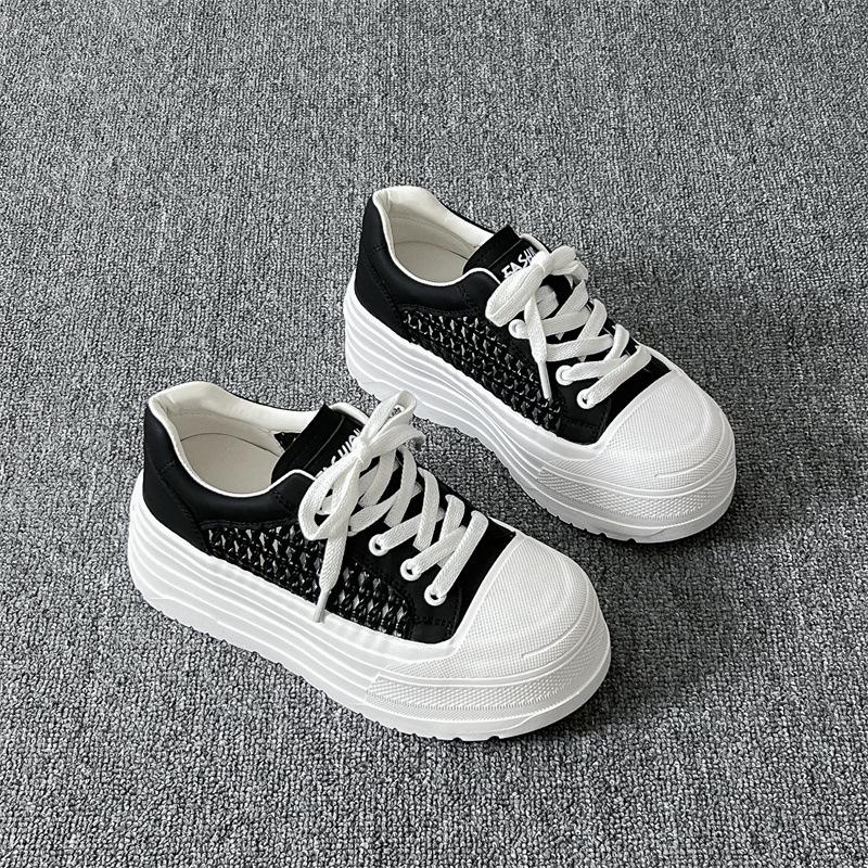 Lightweight little white shoes women's 2025 summer new hollow woven breathable board shoes short Le thick sole inner height increase women's shoes