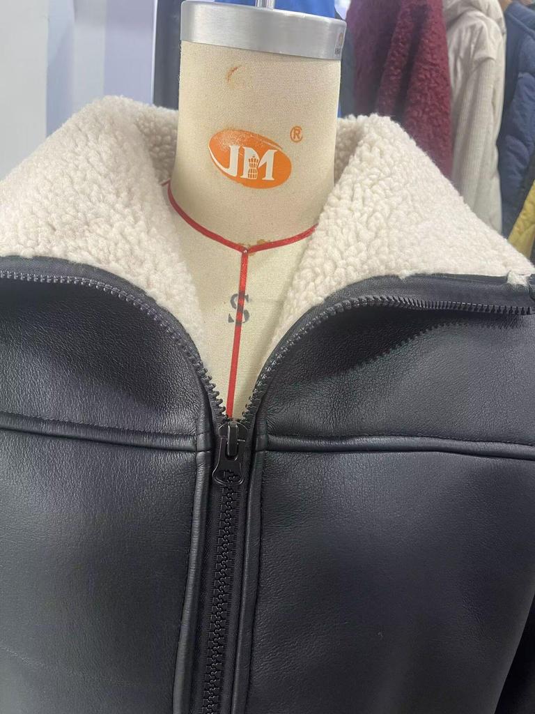 Europäischer & Amerikanischer Stil Damenmode Kaschmir Lederjacke mit Pelzkragen