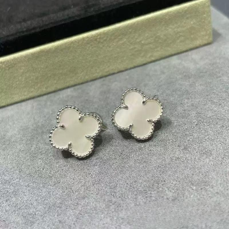 High-quality Lucky Four-leaf Clover Earrings Agate White Mother-of-pearl Earring Buckle Temperament All-match Earrings
