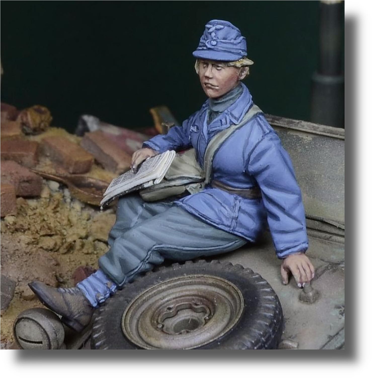 

D-Day Miniatures 1/35 German Women s Air Force Auxiliary 1943-1945 Resin Kit DD35231