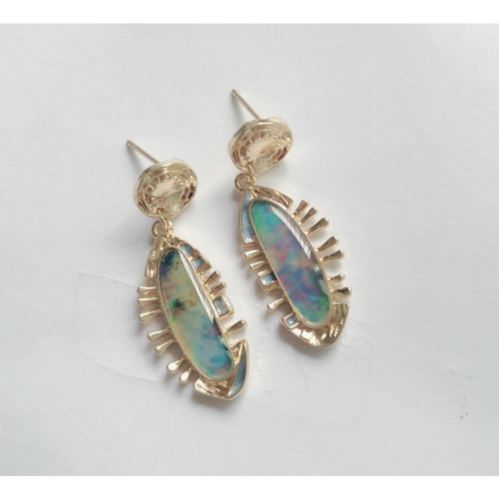Retro Love Shape Strange Earrings European Beautiful Woman Earrings