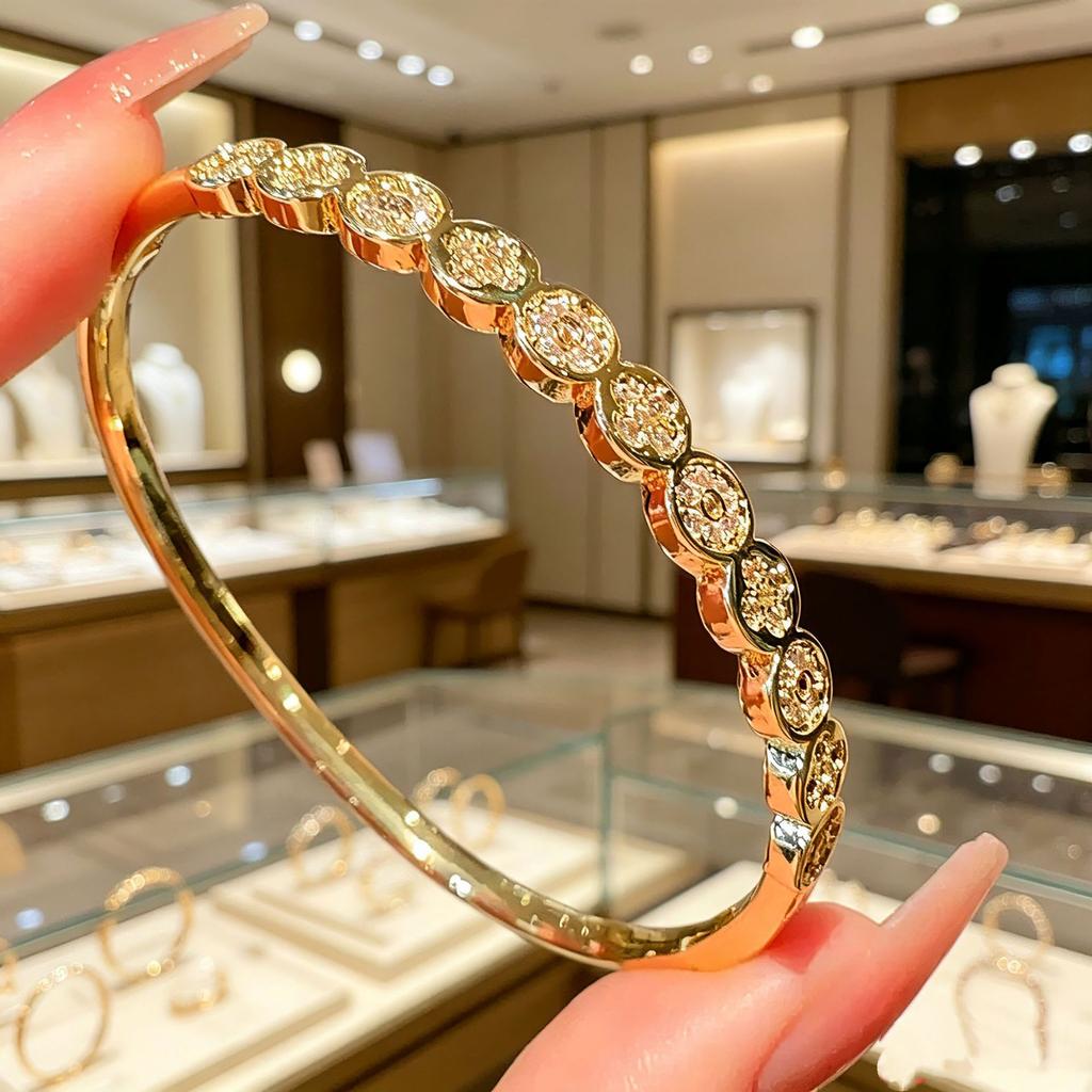 2026 Micro-inlaid 18K Gold Gypsy Cross Bracelet Light Luxury Fashion X Diamond Bracelet Hand Jewelry