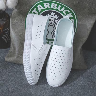 Damesommersko i hvit pustende skinn med myk såle