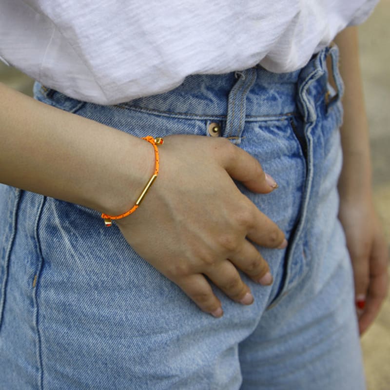 BE/GINS LA LIGNE SINGLE STRING BRACELET ORANGE Dot