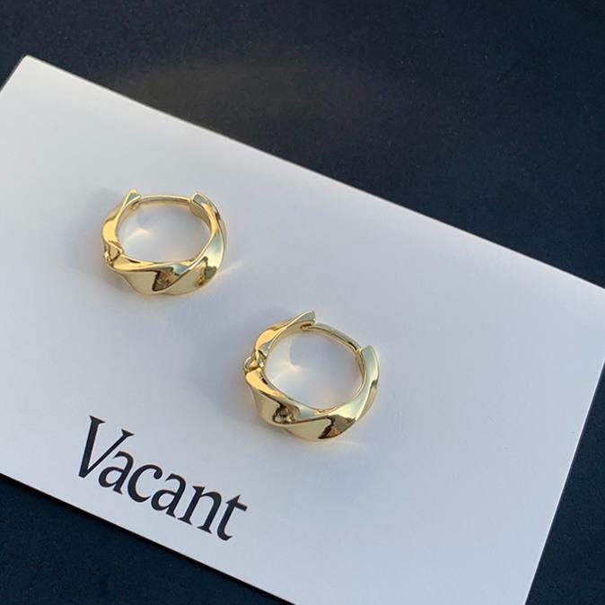 

Нишевые минималистичные серьги-кольца: Универсальные, элегантные серьги для шикарного, современного стиля