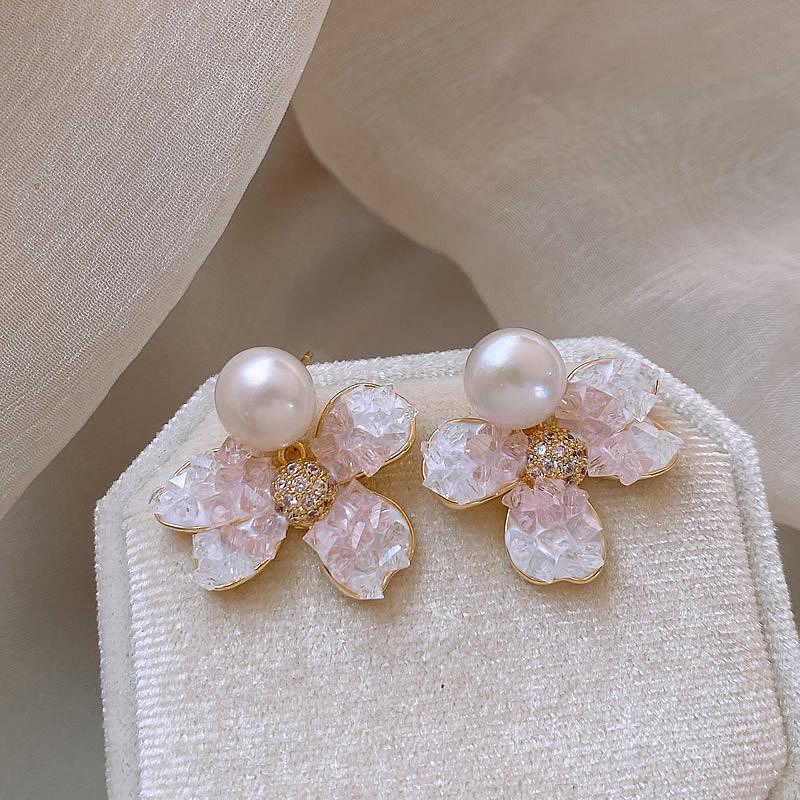 Gradient Crystal Flower Stud Earrings: Elegant Luxury French-Inspired Design for Women