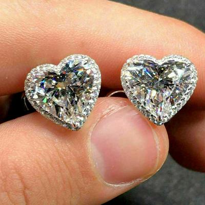 Huitan Preciosos Pendientes de Tuerca de Corazón de Circonita Cúbica para Mujer Accesorios de Moda Boda Compromiso Elegantes Pendientes Femeninos Regalo