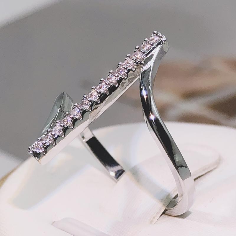 High Quality Unique “Z” Shape Silver Color Women Finger Ring Wedding Band Bridal Shine Crystal Zircon Fashion Party Wedding Ring