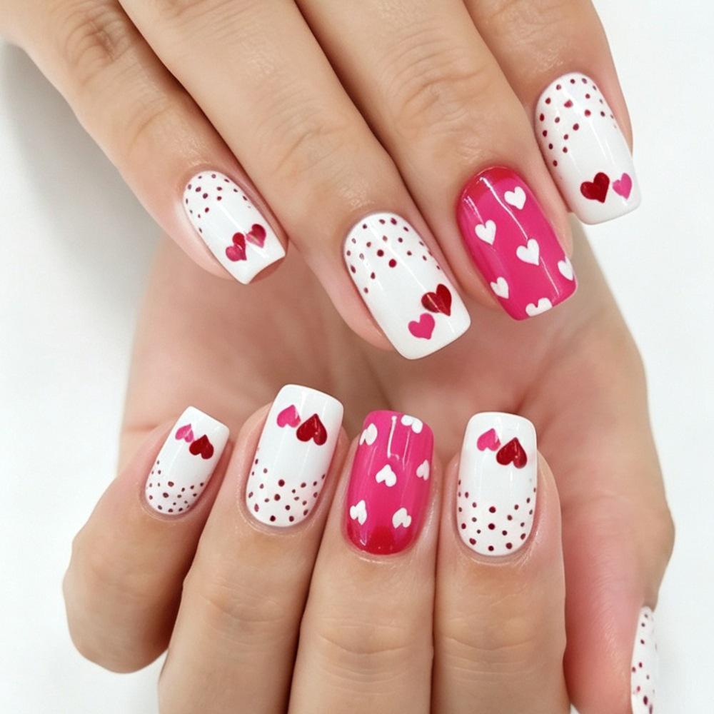 Nail art d'Halloween effrayant: Motifs de chauve-souris, de citrouille et de fantôme - Pointes de manucure noires