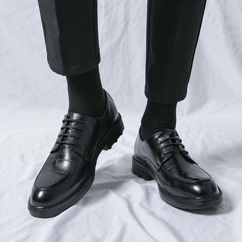 Mode Leder Herrenschuhe Schnürhalbschuhe mit spitzen Zehen Klassische Herrenschuhe für die Hochzeit Neue Ankunft Casual Lederschuhe Männer