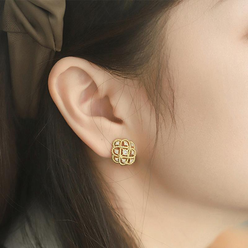Trendy Gold Color Stud Earrings for Women Hollow Design Luxury Female Earrings Wedding Party Temperament Elegant Jewelry
