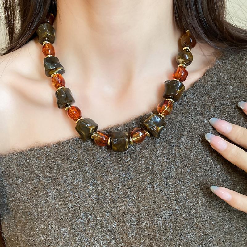 Vintage Maillard Acrylic Large Irregular Beads Choker Necklace For Women Geometric Round Beaded Necklace Autumn Winter Jewelry