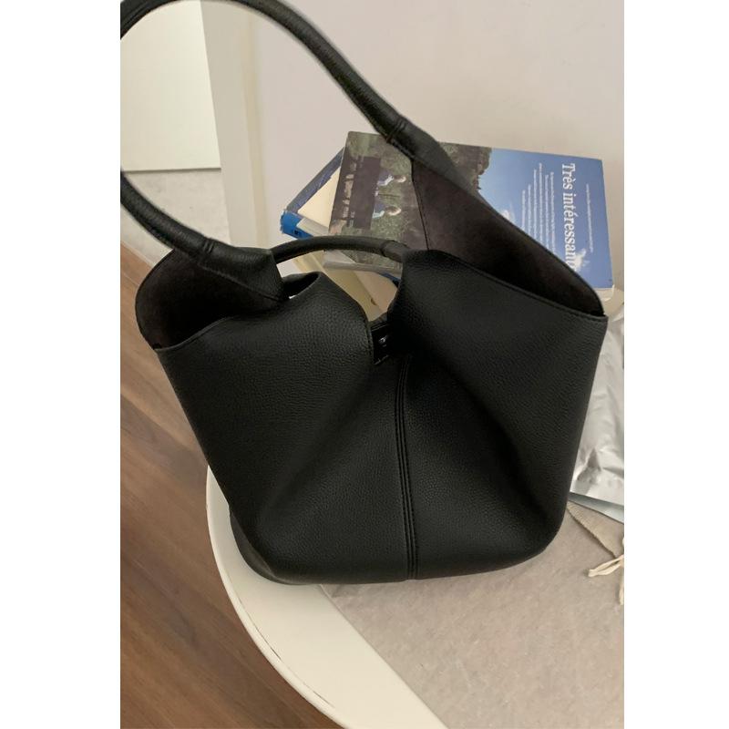 Korean Version of Large-capacity Underarm Bag Women's Bag 2025 New Summer Vegetable Basket Bag Soft Surface Simple Shoulder Tote Bag