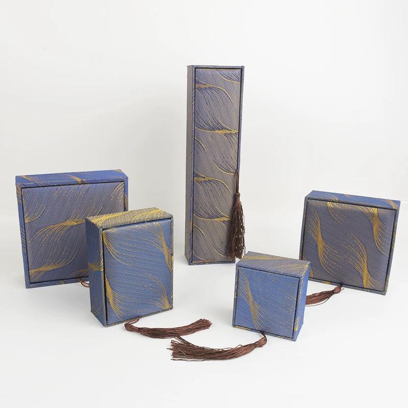 Retro Chinese Style Linen Tassel Jewelry Box for Buddhist Beads, Jadeware, Emerald Rings, and Necklaces