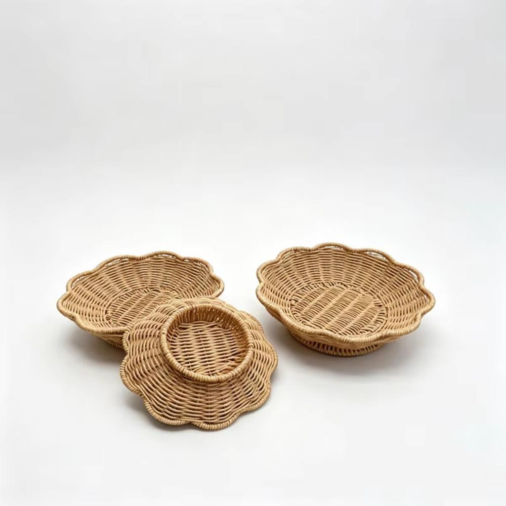 Handwoven Scalloped Edge Woven Basket Shallow Fruit Snack Bowl for Tabletop Organizer Home Decor Living Room Kitchen Storage