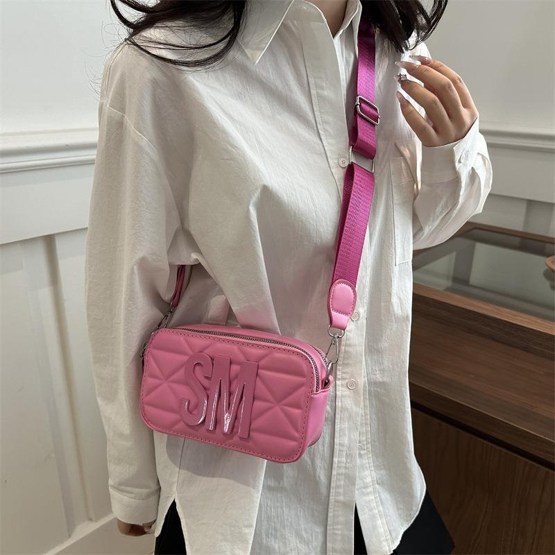 Fashion and high texture early spring new niche letter camera bag shoulder messenger bag trendy temperament small square bag
