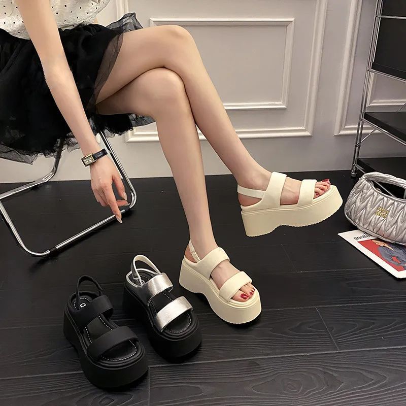 Internet celebrity trend outerwear one-word slippers women's summer 2025 summer Korean version muffin casual platform small sandals
