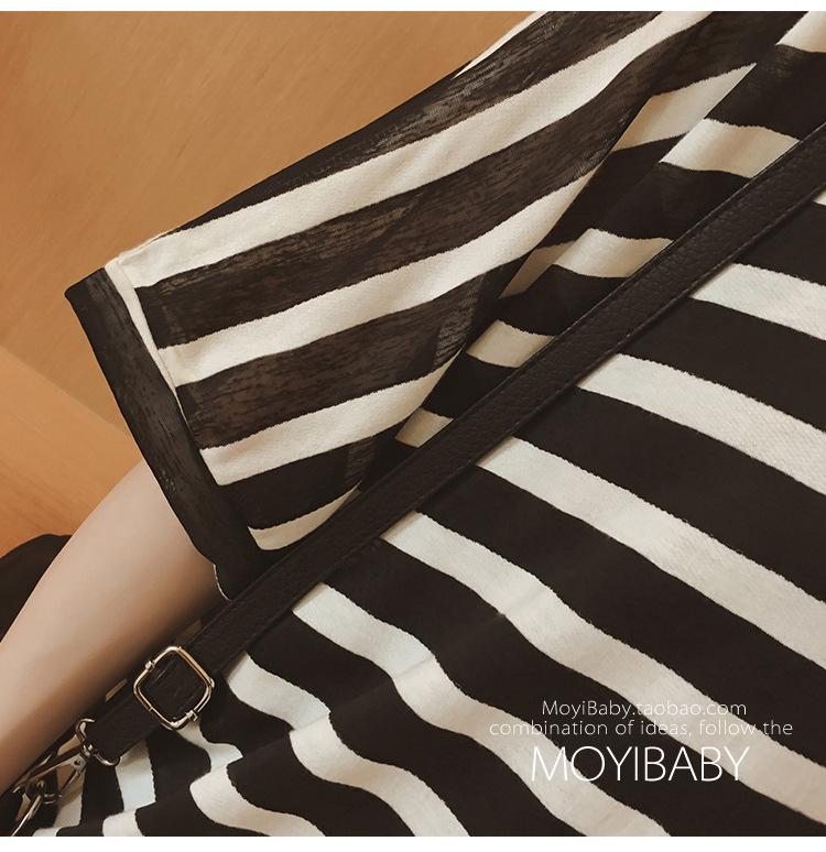 Koreanischer Stil Locker Mittellang T-Shirt und Gestreiftes Unterkleid Set