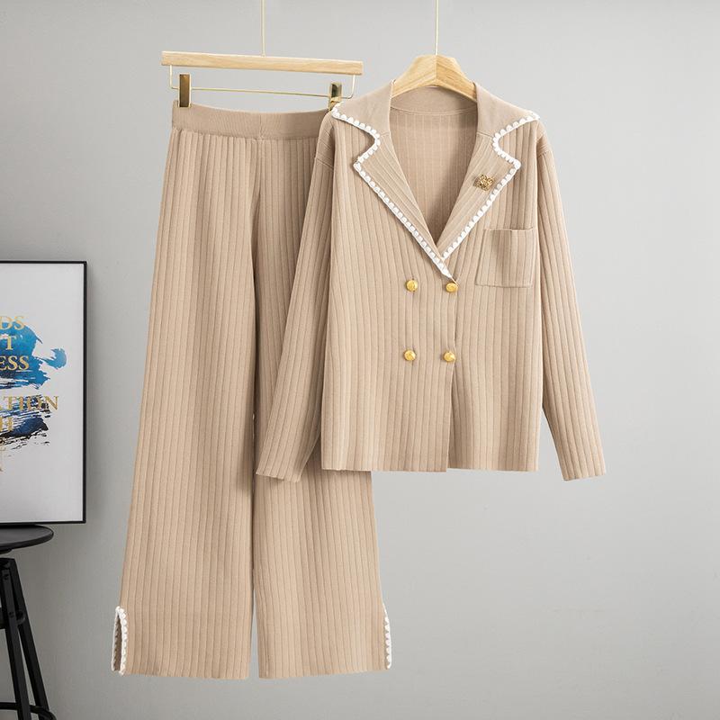 A Fashionable Autumn and Winter Knitted Casual Slimming and Stylish Two-piece Set for Women
