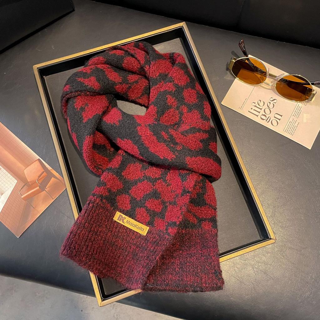 Sweet and Cool Retro Leopard Print Fringed Scarf Female New Millennial Spice Girl Style Autumn and Winter Thickened Skin-friendly Shawl Scarf