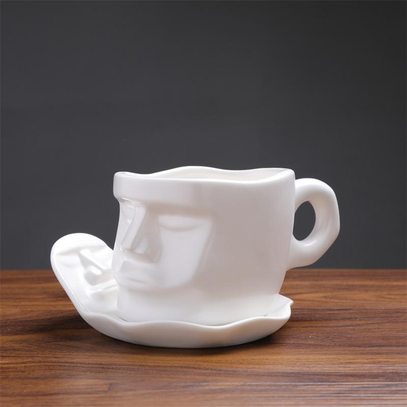 Set Creativ Ceașcă de Cafea și Farfurie Agățată de Ureche Statuetă Față Ceașcă de Cafea Contact Vizual Sărut Ceramică Ceașcă Europeană
