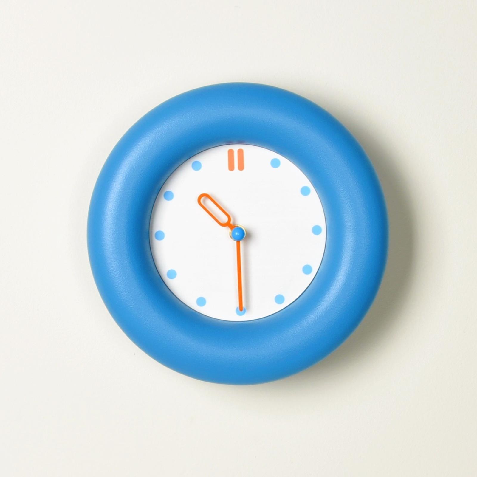 

Модные настенные часы для гостиной цвета дофамина, милые часы для домашнего декора в средневековом стиле, бесшумные часы без перфорации Ocean Blue - 25 × 25cm - SZ11-1-B