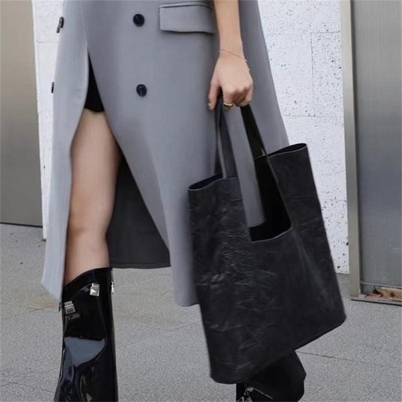 Women's Winter Tote Bag Vintage Fashion Large Capacity Premium Underarm Bag Niche Design Bucket Handbags