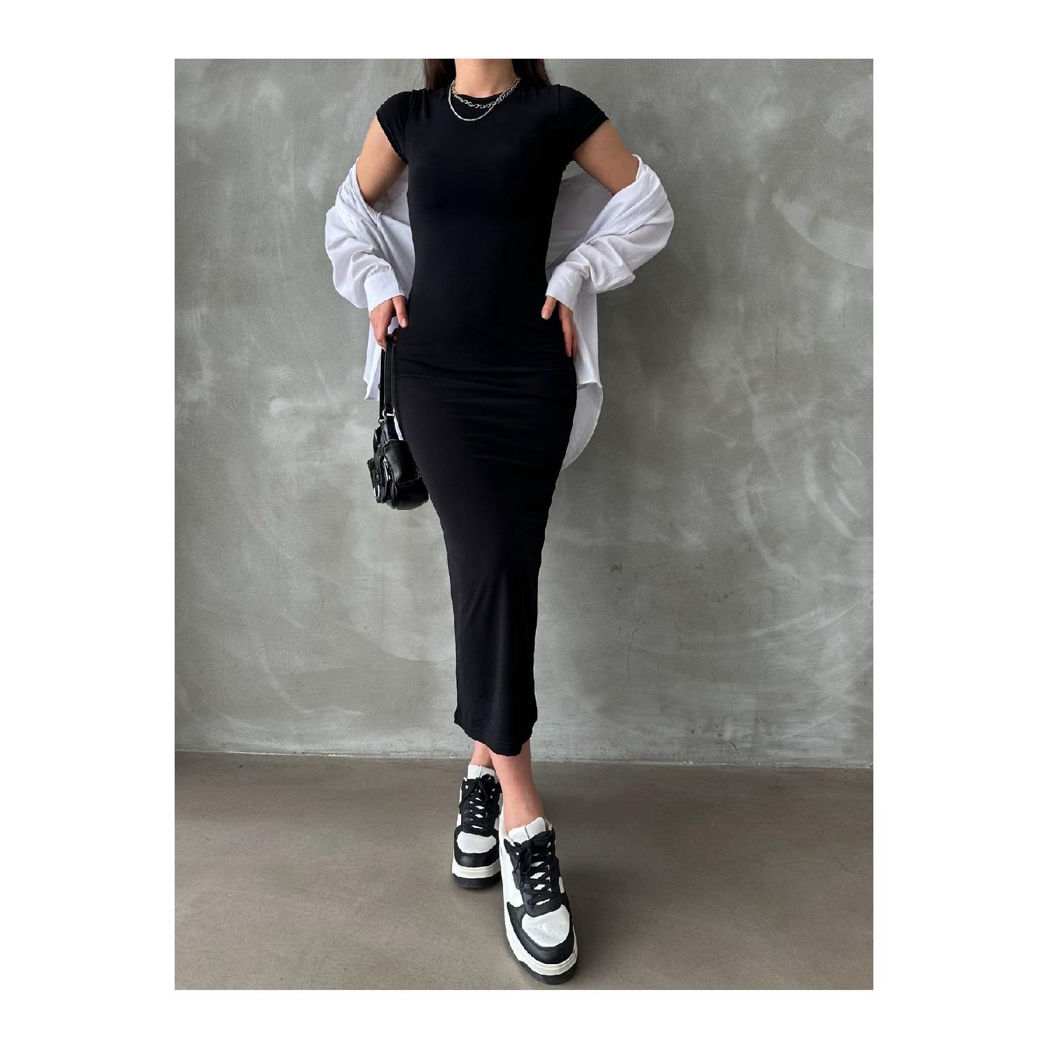 

Женское черное гибкое длинное платье с круглым вырезом S чёрный