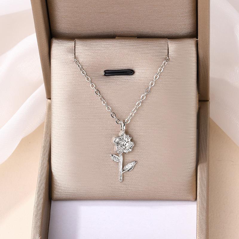 Flower necklace New alloy niche high-end jewelry Versatile rose pendant Collarbone chain Women